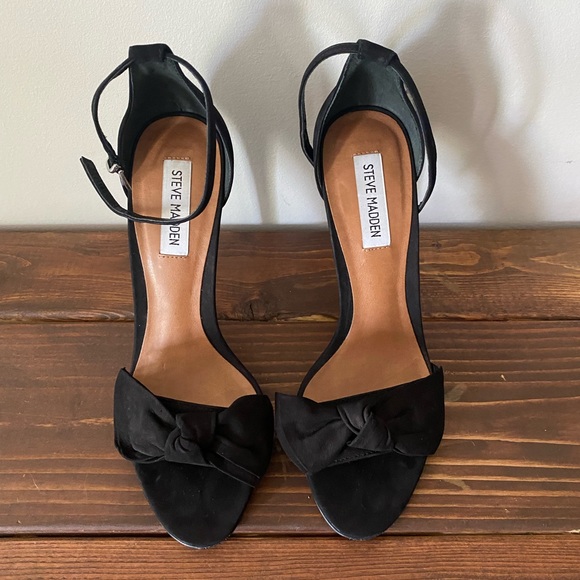 SOLD Steve Madden Julia Black Stilettos - Picture 4 of 9